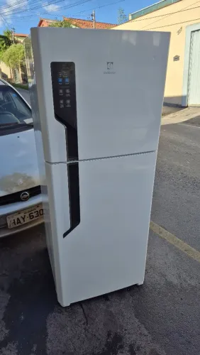 Geladeira Electrolux Frost Free 431L funcionando 