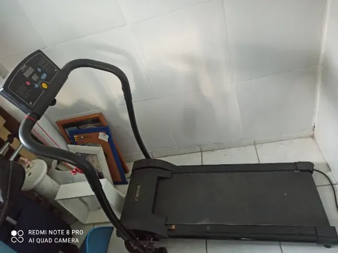 Esteira eletrônica kilos dobrável.Até 100kg.110km/h.Perfeita.Residencia