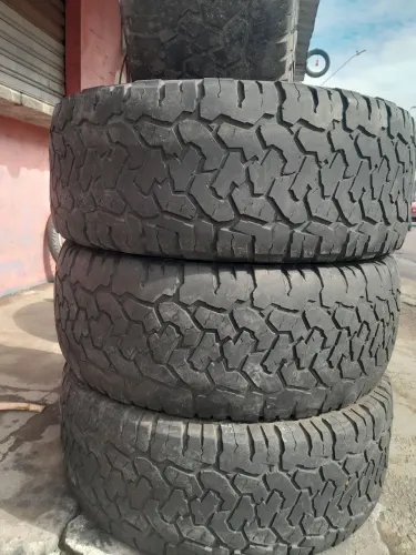 Vendo um jogo de pneu