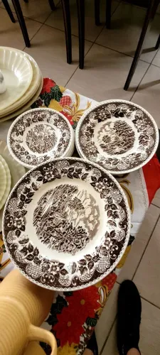 Pratos ingleses antigos Barralls Staffordshire Ware 