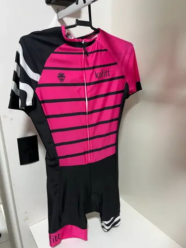Roupa feminina para ciclismo 