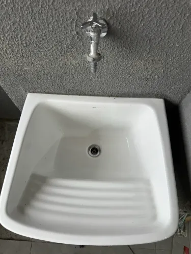 Tanque de louça sem uso