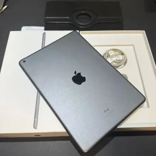 iPad 9ª Geração 256GB Space Gray! Impecável! Apenas 7 ciclos! Acc cartão!