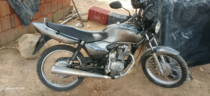 Moto CG 125 Emplacada