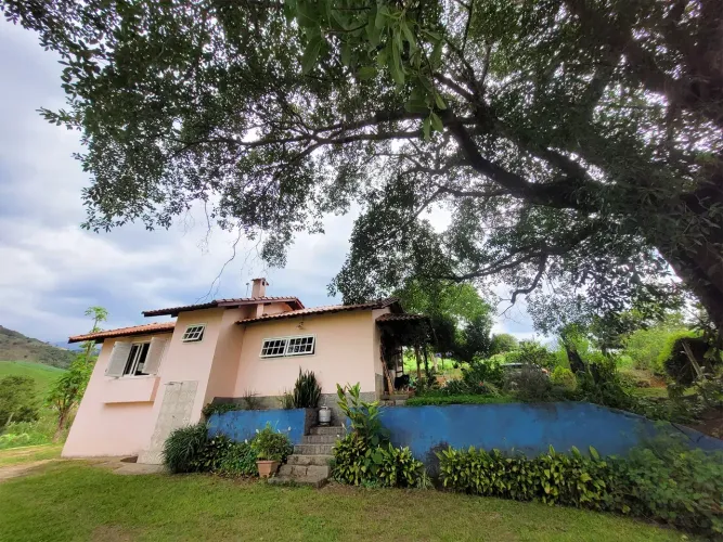 Fazenda/Sítio/Chácara para venda possui 145200 metros quadrados com 4 quartos