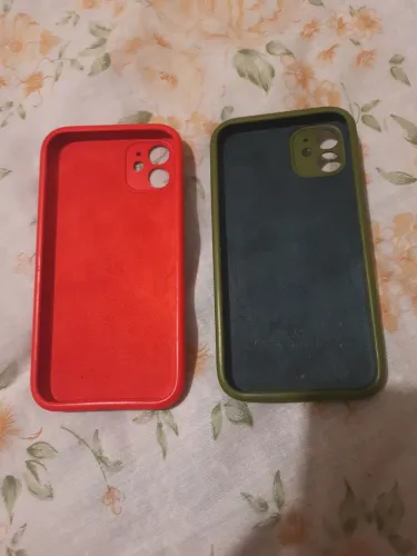 2 Capinhas para iPhone 11 Silicone Premium - Vermelha e Verde