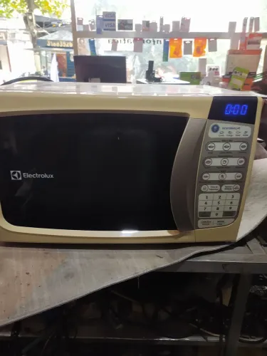 Microondas Eletrolux 20L com garantia 