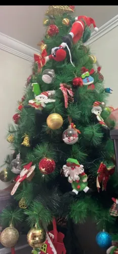 Árvore de Natal com 1,80 de altura e ALGUNS ENFEITES, não incluem todos os da foto!