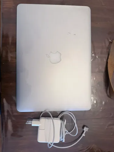 MacBook Air 13? Intel Core i5, 4 GB, SSD 128 GB + carregador