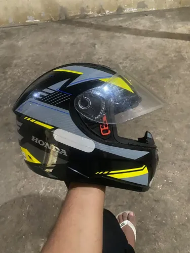 Capacete tamanho 58, excelente condições com intercomunicador incluso