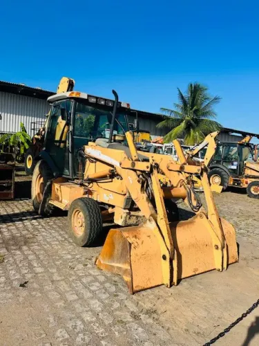 RETRO CASE 580M ANO 2011 COM 6700 HORAS -UNICO DONO