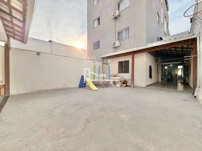 Apartamento com Área Privativa, 2 Quartos, Planejado, Quintal, 2 Vagas sob pilotis e Eleva
