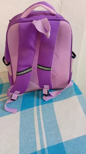 Linda mochila escolar semi-nova