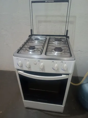 Fogão usado acendendo manual