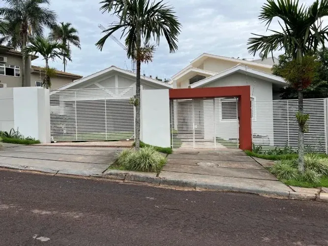 Alugo casa ampla com piscina, área de lazer e pomar - próximo ao Centro de Cascavel