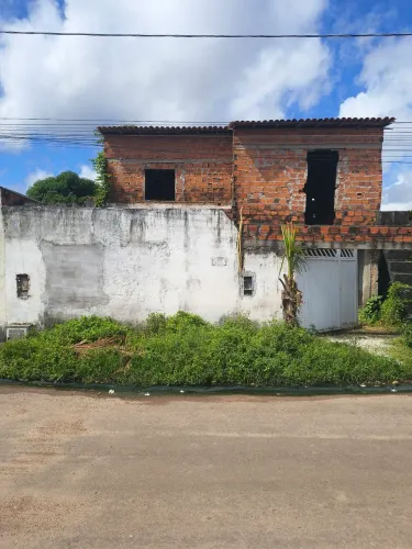 Casa inacabada no Novo Cohatrac.