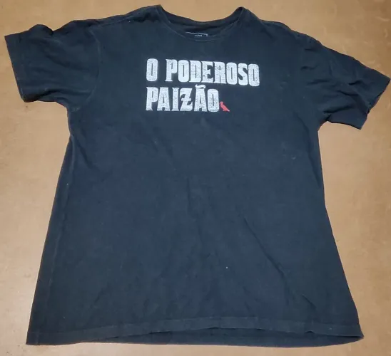 Camisetas usadas e super conservadas