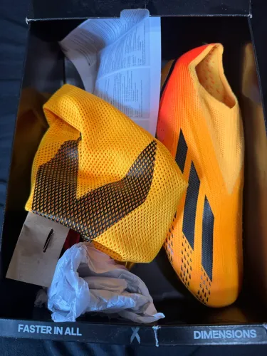 Chuteira adidas 
