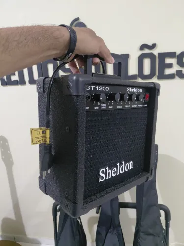 Caixa amplificada / cubo guitarra