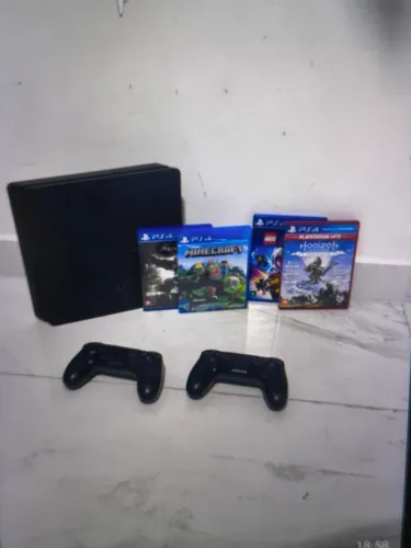 PS4 slim 1TB com dois controles 4 jogos cabos originais único dono Embu das arte
