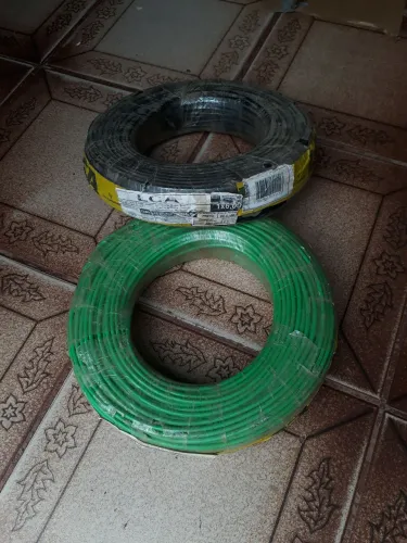 Vendo 02 rolos de Cabo flexível 6mm a R$ 350,00 cada 