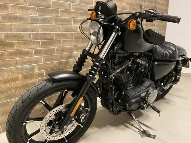 HARLEY DAVIDSON XL 883N IRON