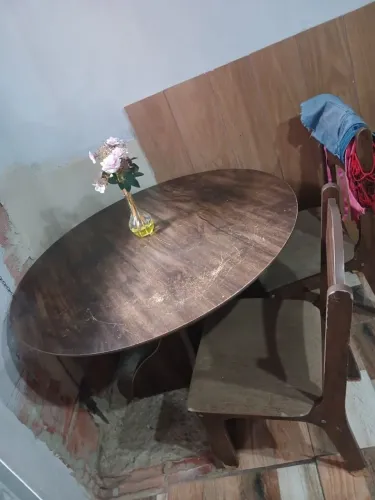 Vendo mesa com 3 cadeiras