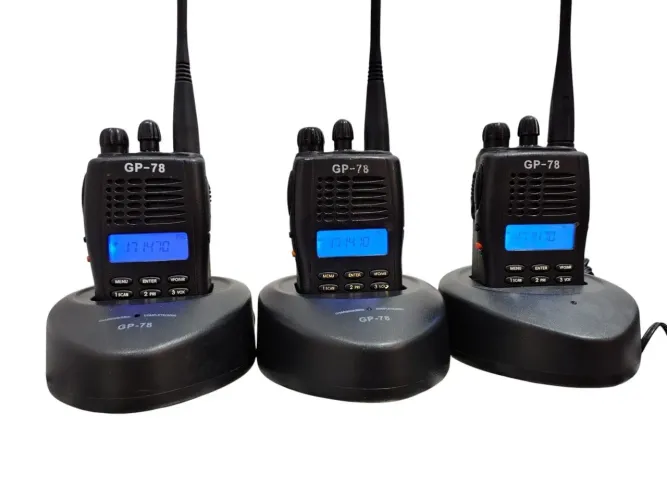 Rádio Comunicador HT VHF GP78 Elite usado unidade 136-174Mhz 5W