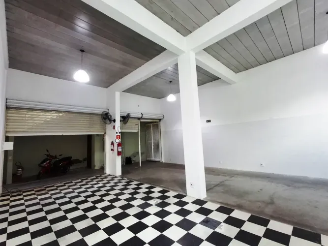 Ampla sala comercial para aluguel com 80 m2 e 5 m de pé direito em Parque São George - Cot