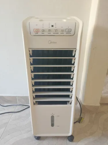 Climatizador de Ar Portátil Frio Midea AKAF1.
