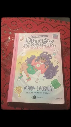 Vende-se livro do O DIÁRIO DE UMA PRINCESA DESASTRADA