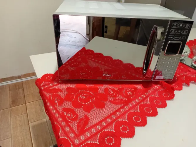 Vendo micro-ondas espelhado philco 25 litros bem conservado funcionando perfeitamente.
