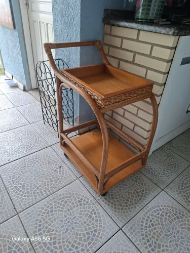 Carrinho de bebidas vintage em ótimo estado