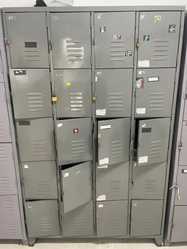 Armário de aço roupeiro 20 portas guarda roupas de aço usado