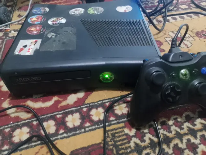Xbox360 desbloqueado com jogos e um controle funciona tudo