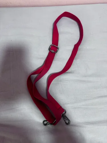 Alça para bolsa kipling na cor vermelha 