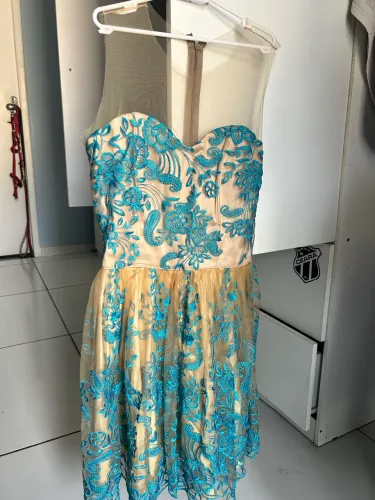 Vestido de festa com bordados