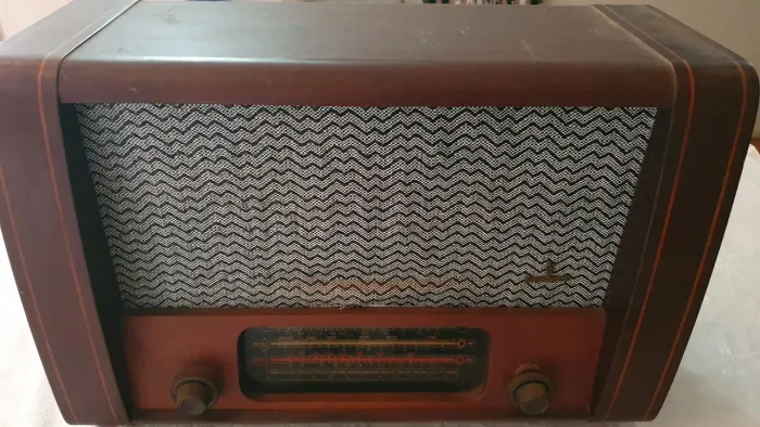 Lindo raro antigo  radio de valvulas