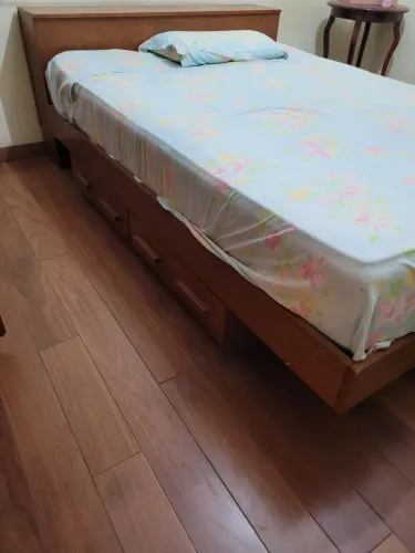 Cama bau e gavetas