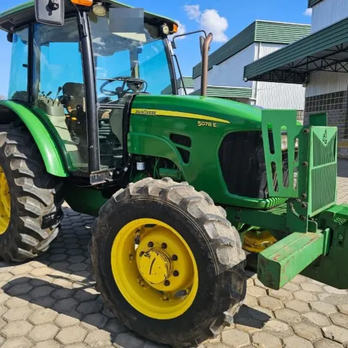 TRATOR AGRÍCOLA 