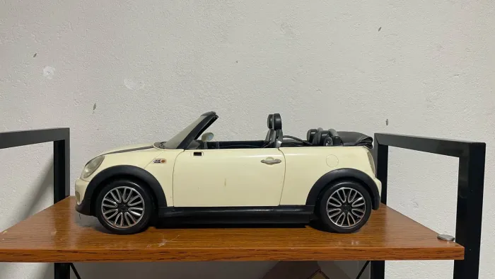 Carro Mini Cooper Conversível do Ken de 2012.