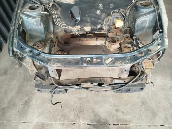 Mini frente Palio 99 com detalhe no fechamento 