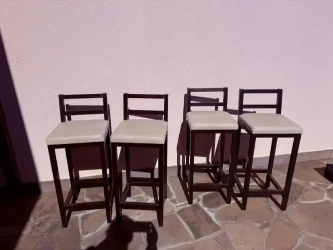 Jogo 4 Banquetas Altas de Madeira (Impecáveis) + Barzinho Coordenado
