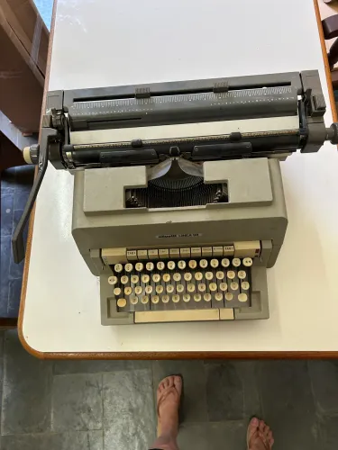 Máquina de escrever Olivetti Linea 98