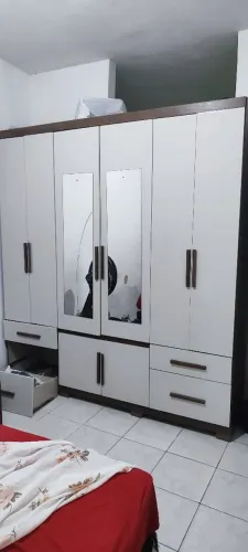 Vende-se um guarda roupa casal, 06 portas