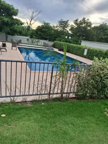 ALUGO APARTAMENTO NO CONDOMÍNIO CHAPADA DAS ROSAS