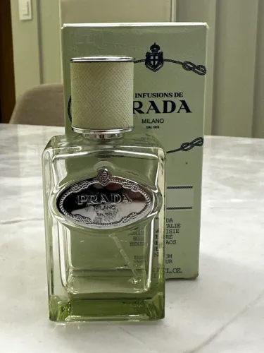 Frascos de perfume Jadore / Versace Rose Essentille / Prada Infusion D?iris