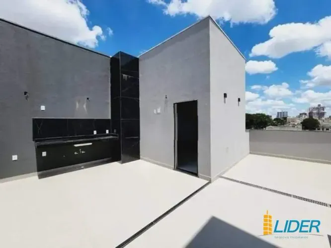 Cobertura à venda, 3 quartos, 2 suítes, 2 vagas, Santa Mônica - Uberlândia/MG