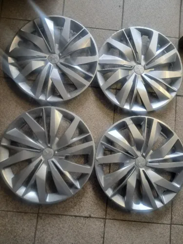 Vendo jogo de calotas peugeot 208 aro 15