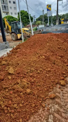 Vende se barro para aterro